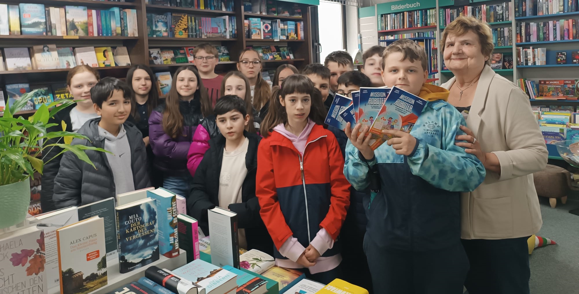 Die fünften Klassen der ARS stürmen die Buchhandlung „Das Buch“